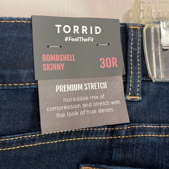Torrid bombshell skinny jeans dark wash size 30 - Picture 4 of 6
